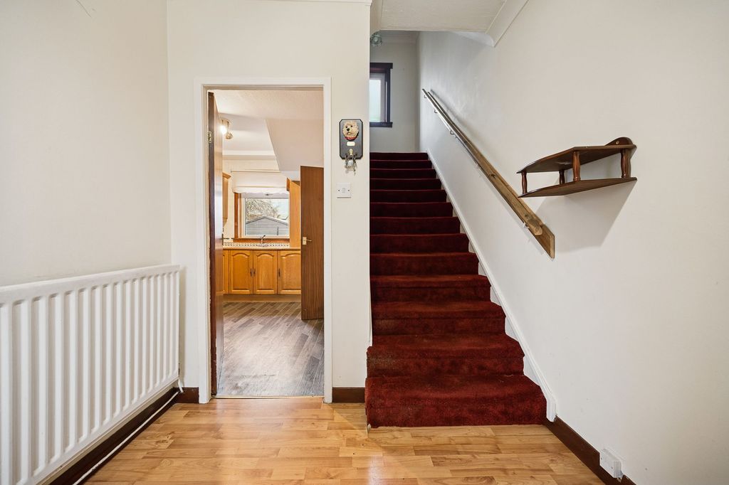 Property photo 2 of 25 Entrance Hallway