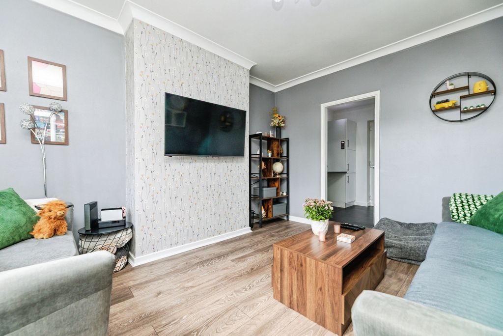 Property photo 3 of 16 Pbox-Img.Jpg