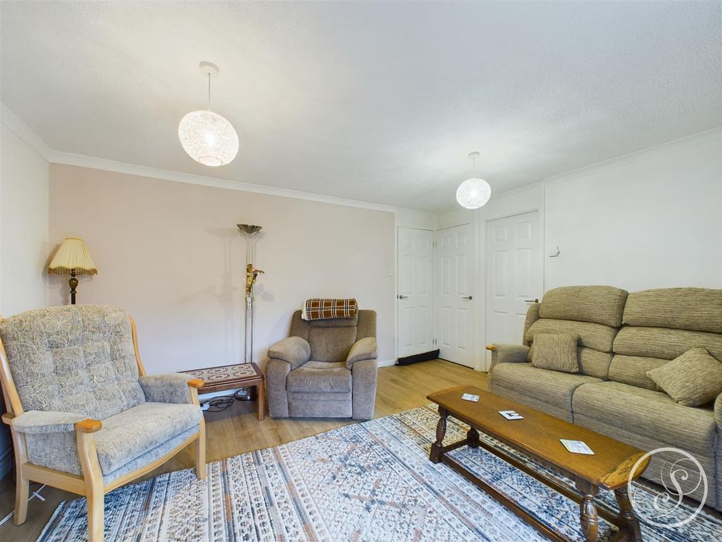 Property photo 3 of 13 Lounge
