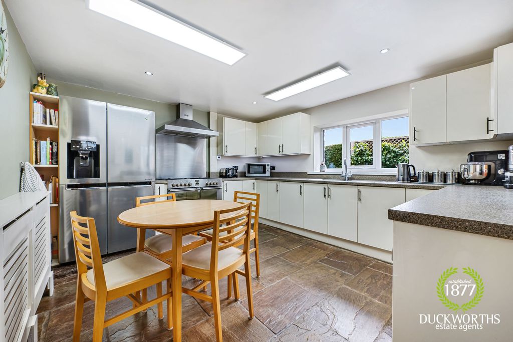 Property photo 3 of 79
