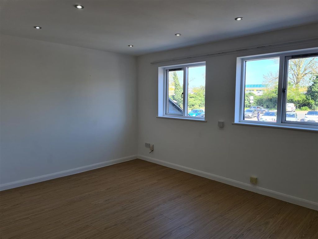 Property photo 3 of 6 1000001486.Jpg