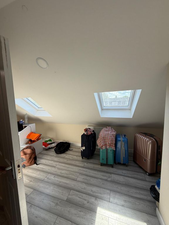 Property photo 3 of 8 Space