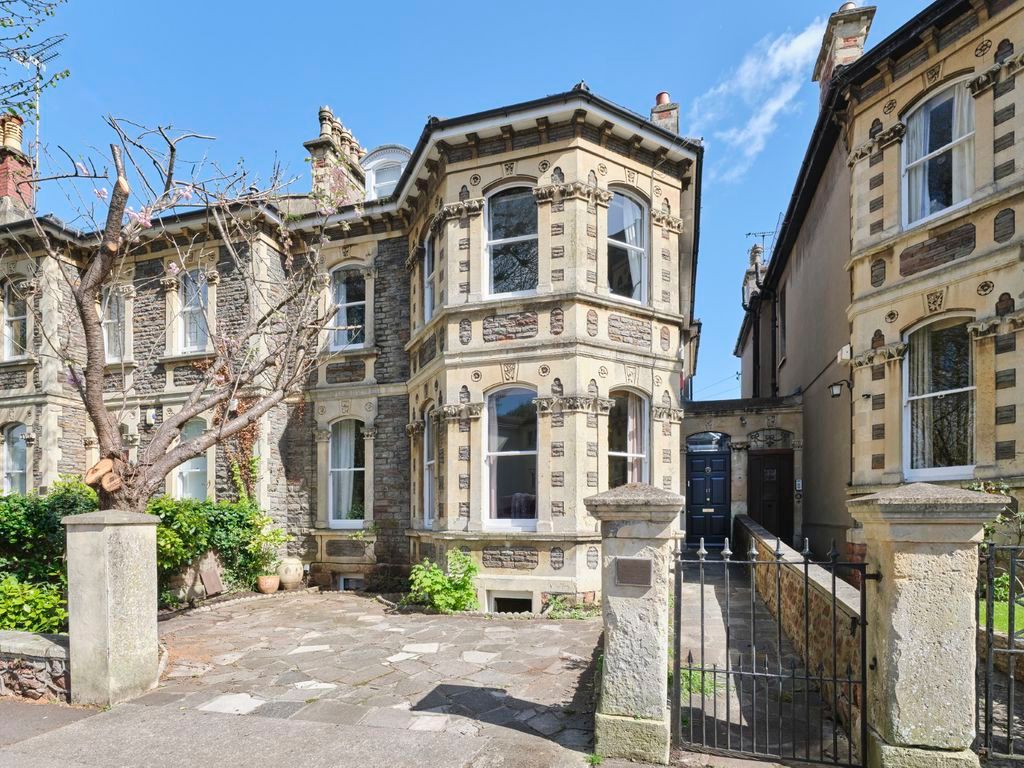 Property photo 1 of 19 External