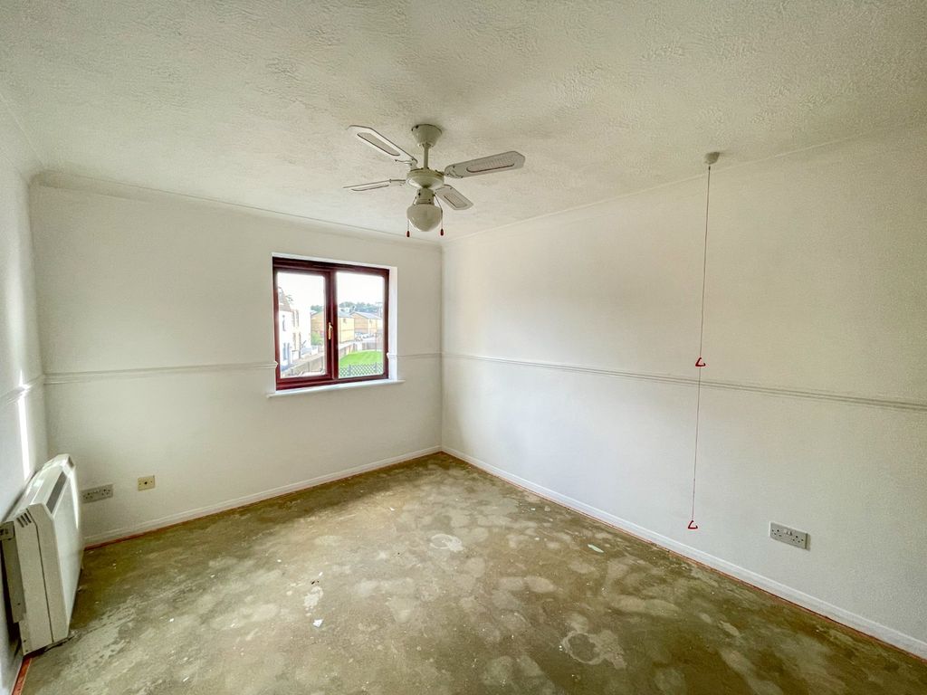 Property photo 3 of 8 3669056