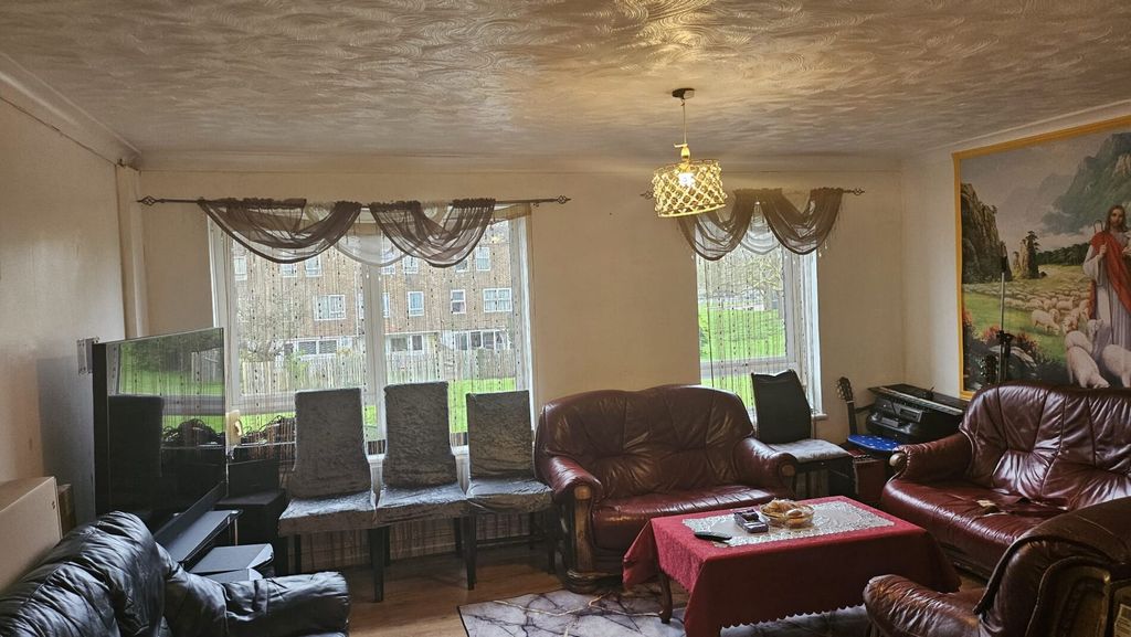 Property photo 2 of 11