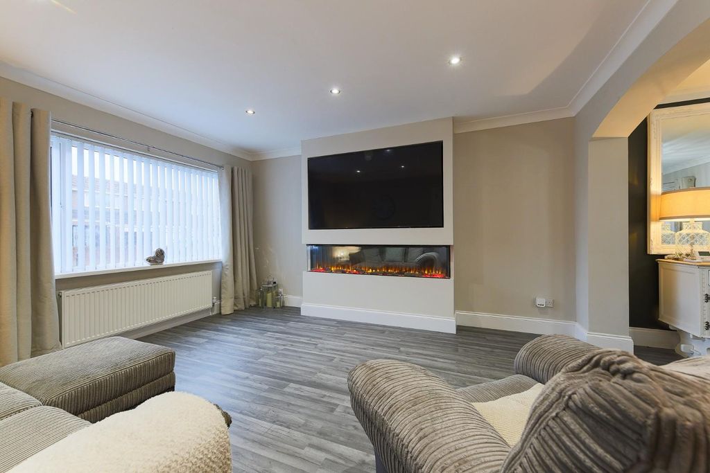 Property photo 2 of 17 Lounge.Jpg