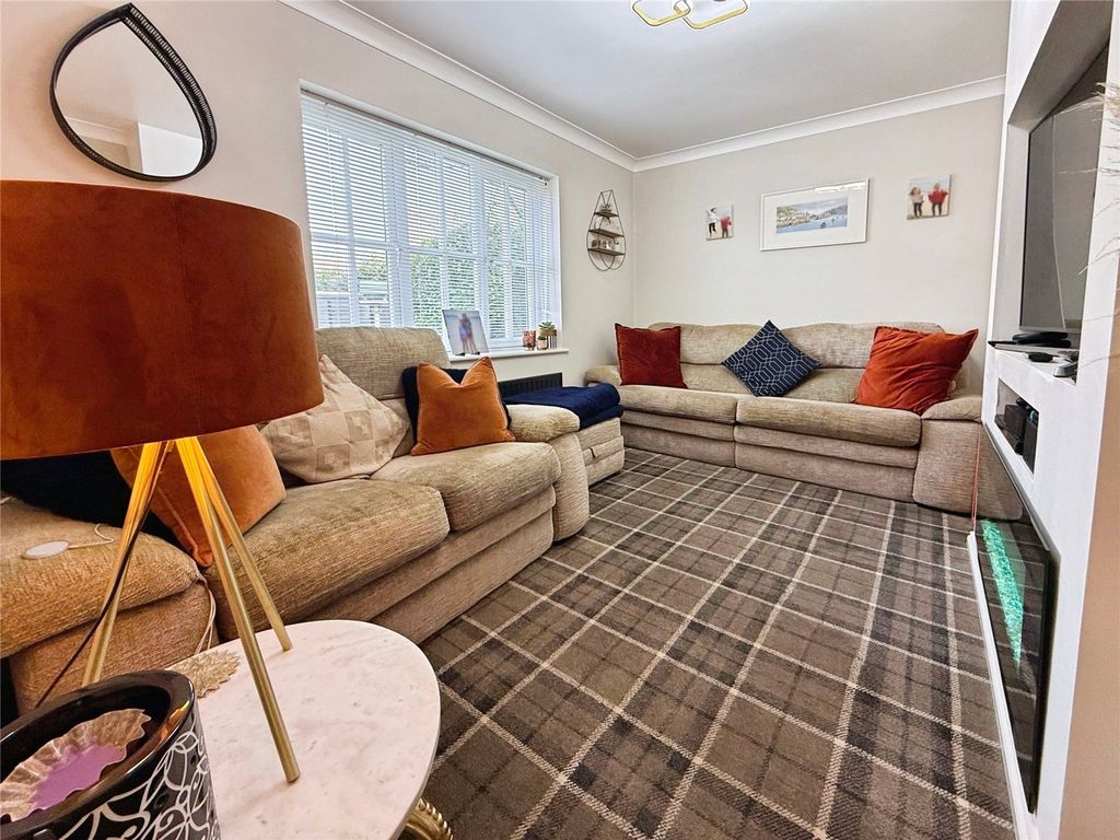 Property photo 3 of 23 Snug/Study