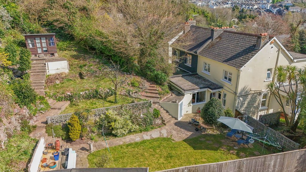 Property photo 2 of 19
