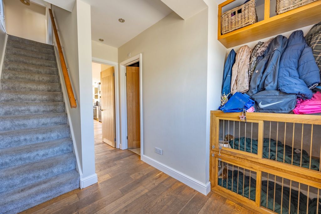 Property photo 3 of 39