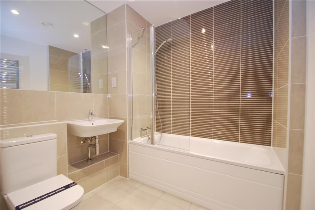 Property photo 3 of 10 Bathroom