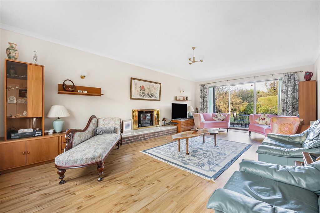 Property photo 3 of 27