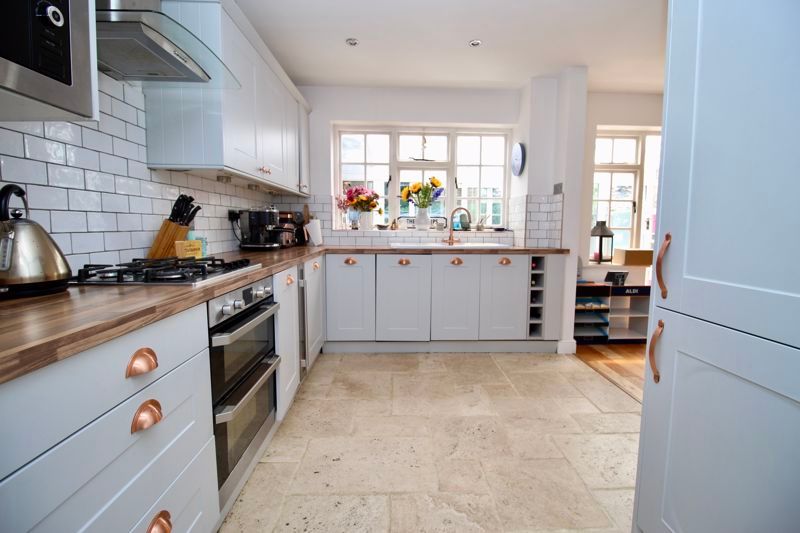 Property photo 3 of 12 Kitchen
