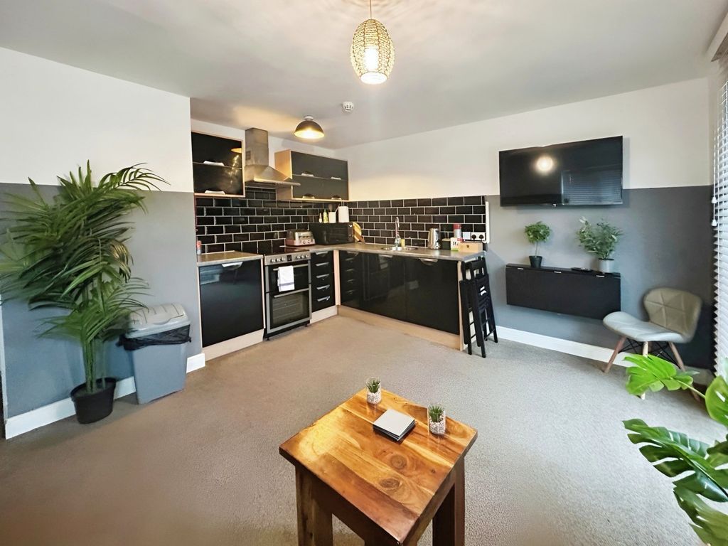 Property photo 2 of 5 Kitchen/Living
