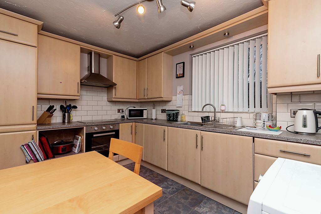 Property photo 2 of 15 Kitchen