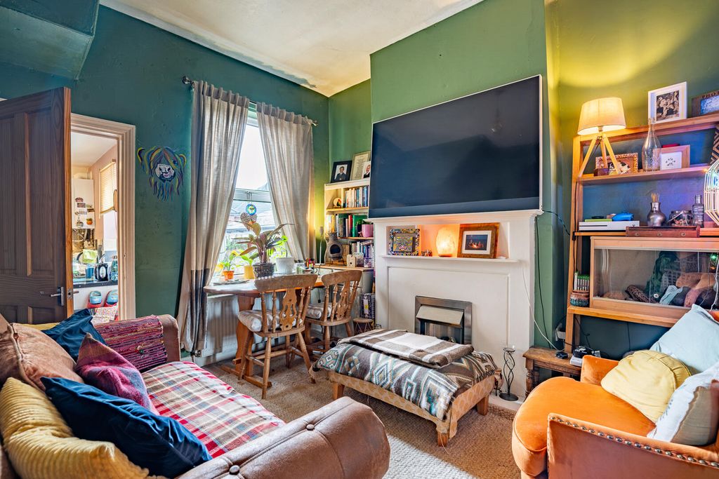 Property photo 3 of 15 Living Room