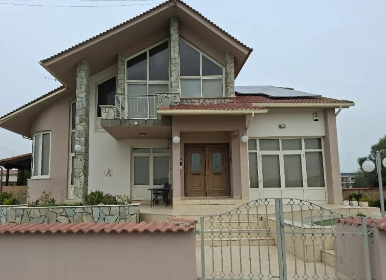 Property photo 1 of 11