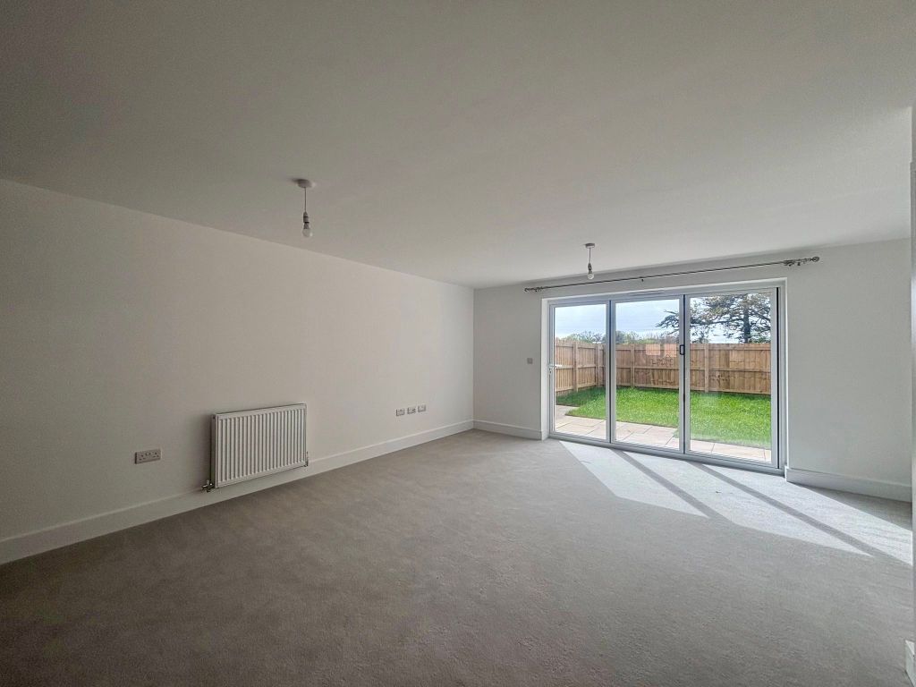 Property photo 2 of 10 98 Living Room