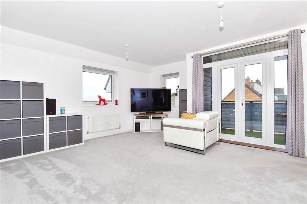 Property photo 2 of 10 Lounge