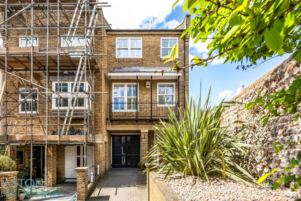 Property photo 2 of 19 5093662