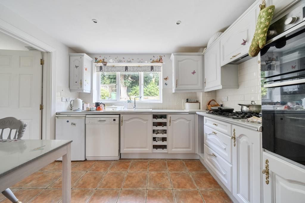 Property photo 2 of 21 Kitchen