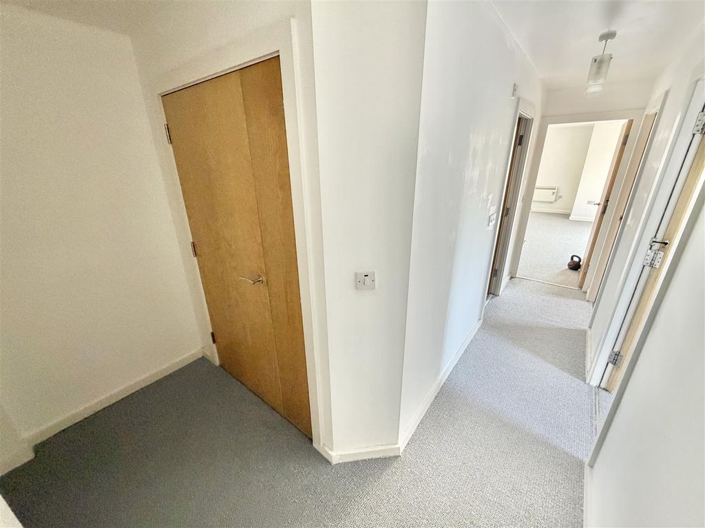 Property photo 2 of 19 Hallway