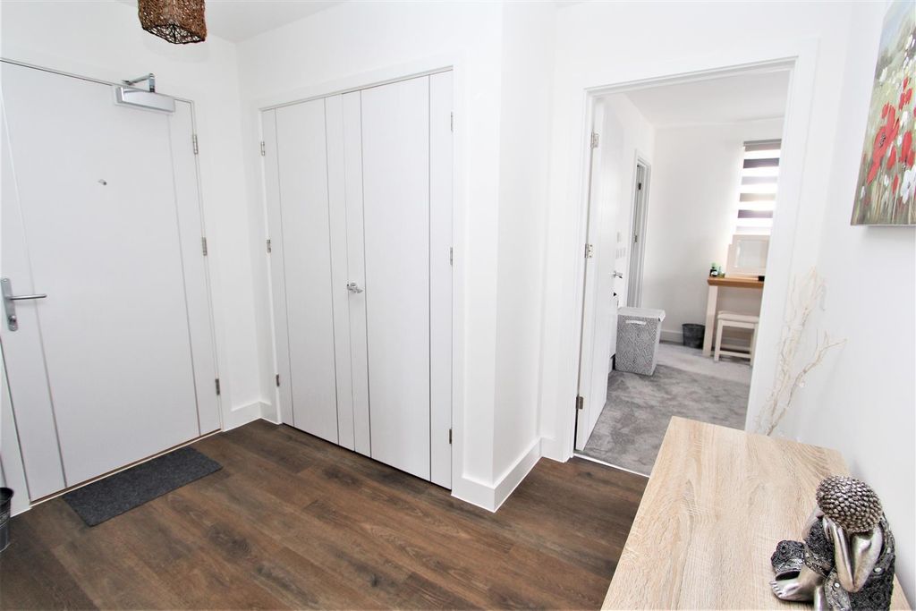 Property photo 2 of 14 Hall