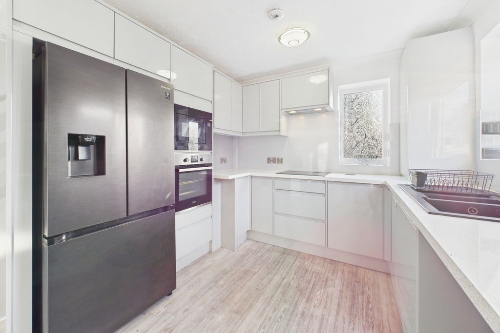 Property photo 3 of 20 Cam04661G0-Pr0227-Still001