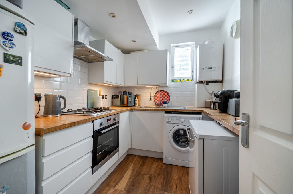 Property photo 3 of 12 1454861-18-69F384...