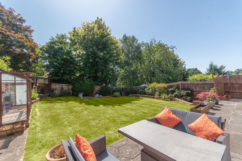 Property photo 2 of 31