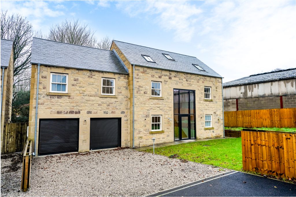 Property photo 3 of 31 Finghall5