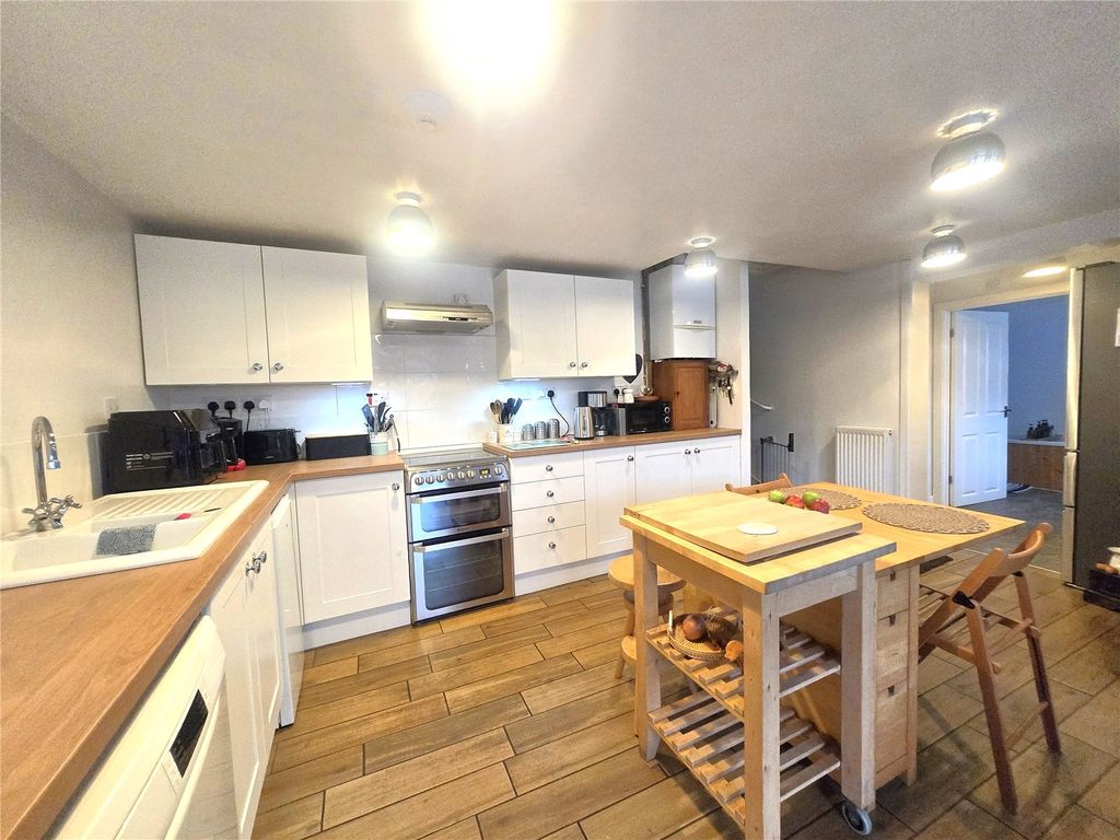 Property photo 2 of 22 Picture No. 11