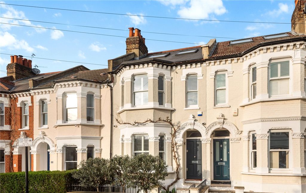 Property photo 3 of 11 External