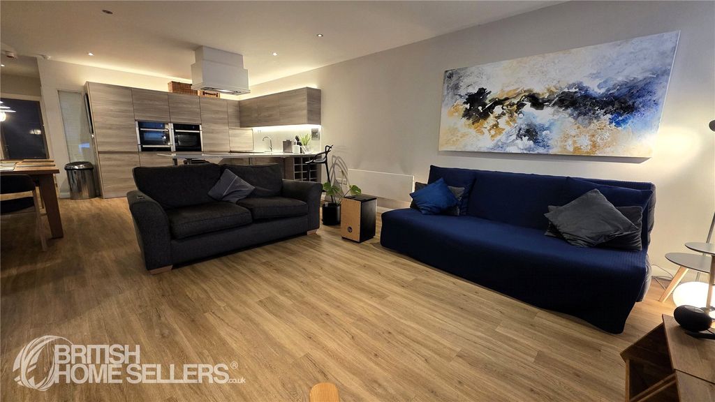 Property photo 2 of 12 Picture No. 15