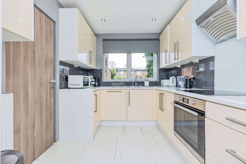 Property photo 3 of 18 Pbox-Img.Jpg