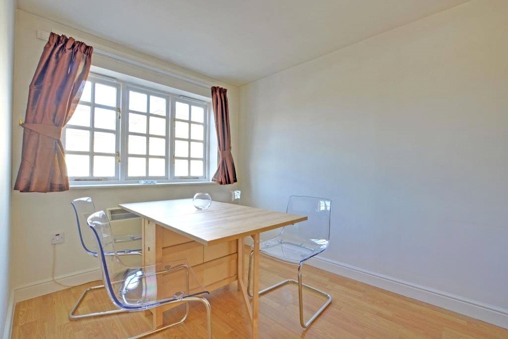 Property photo 3 of 9 Dining Area