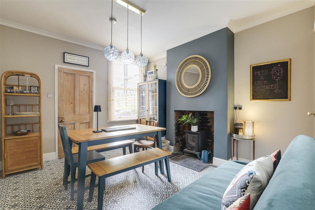 Property photo 3 of 18 10855.Jpg