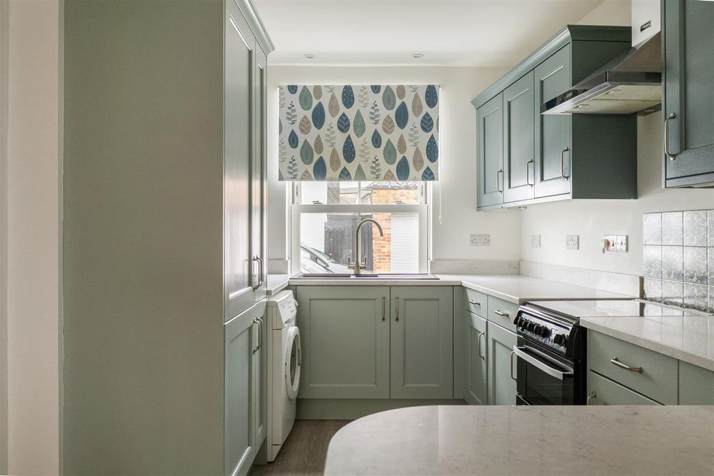 Property photo 3 of 21 Kitchen