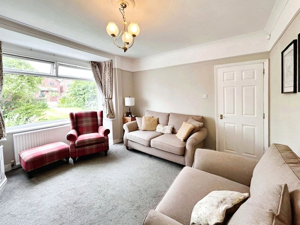 Property photo 3 of 21 Lounge