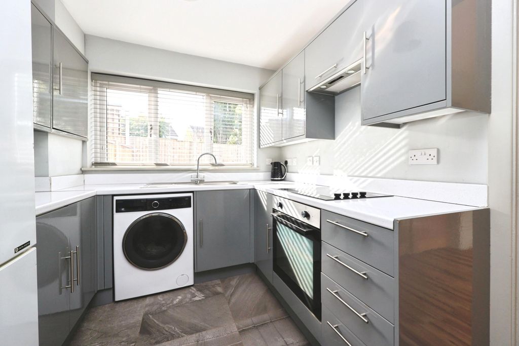 Property photo 2 of 17 5599471