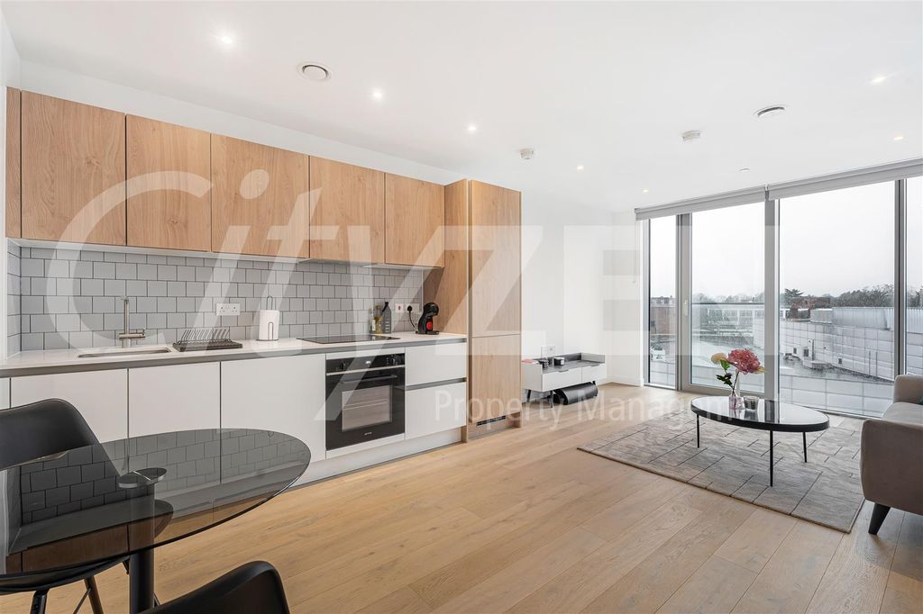 Property photo 2 of 35 Studio