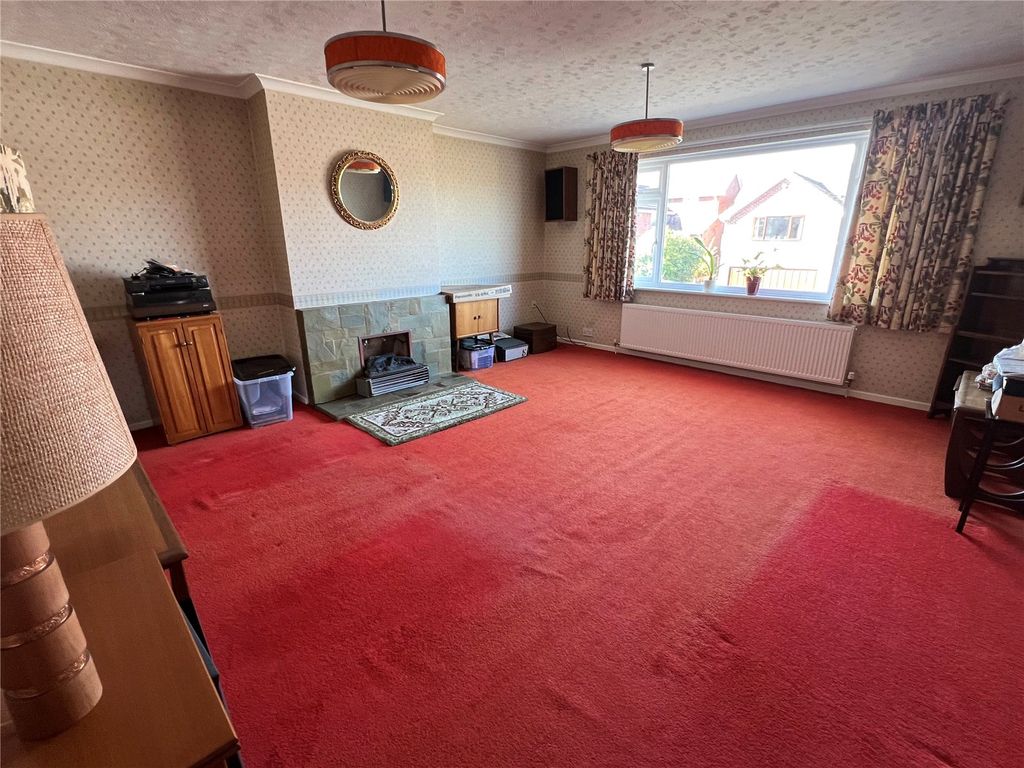 Property photo 3 of 11 Lounge