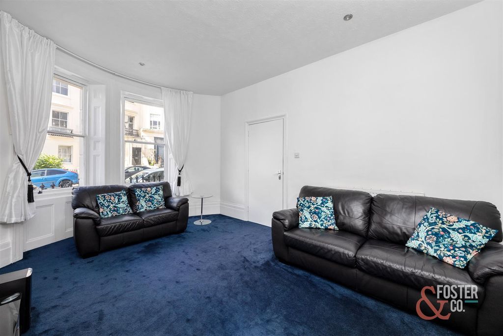 Property photo 3 of 30 Lansdowne Place, 44-013.Jpg