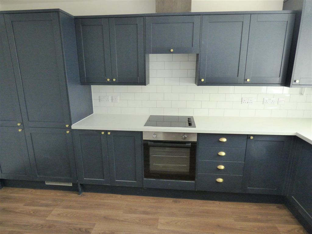 Property photo 3 of 16 24 Little Hallam Hill - Kitch.Jpg