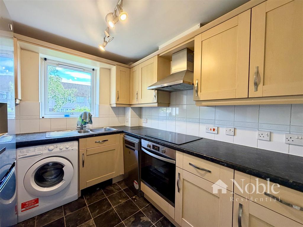 Property photo 2 of 8 Kitchen