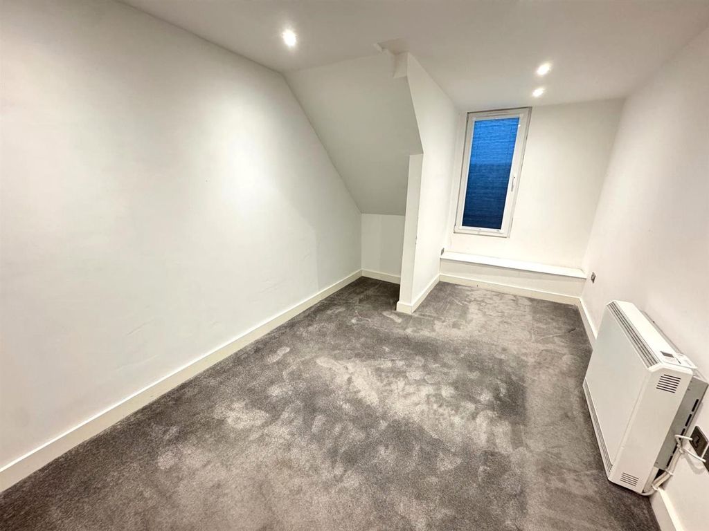 Property photo 3 of 5 Bedroom (2).Jpg