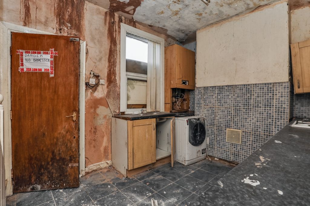 Property photo 2 of 20 52 Lucerne Road, Wallasey, CH44 7Ha