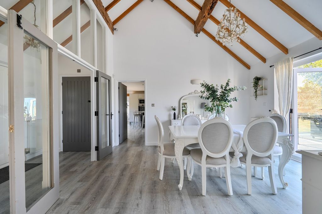 Property photo 2 of 29 Vaulted Dining