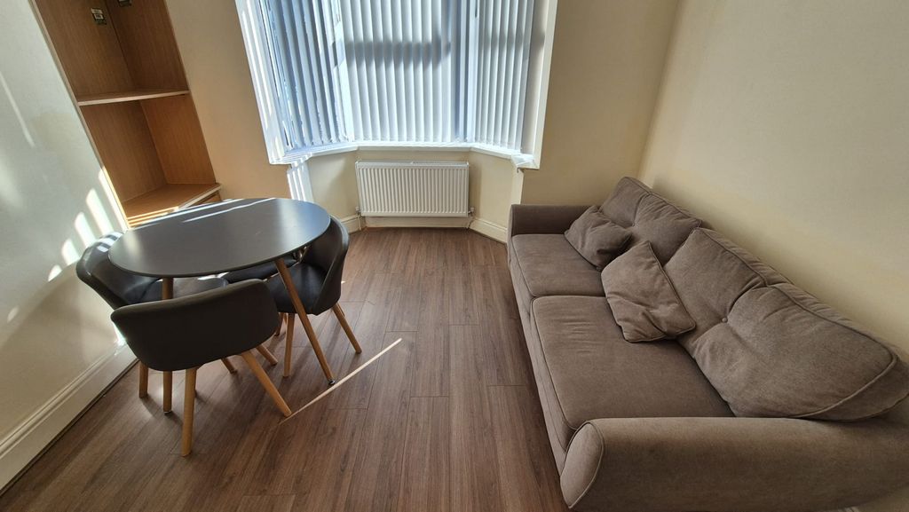 Property photo 1 of 12 Great Western Street