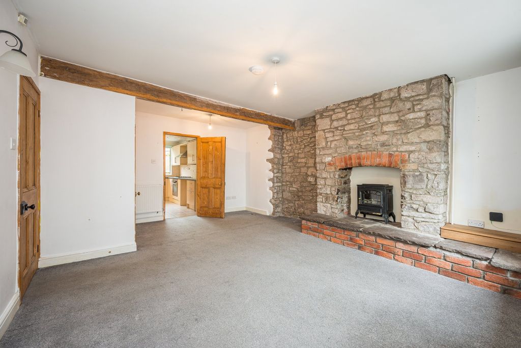 Property photo 2 of 25