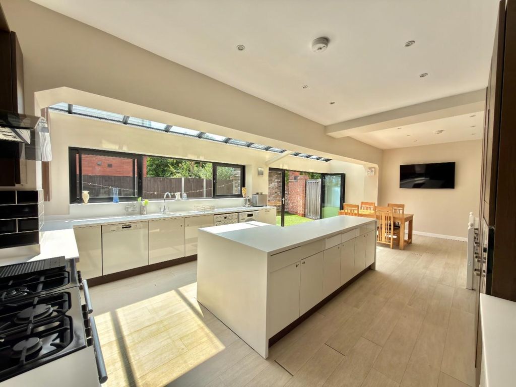 Property photo 2 of 37